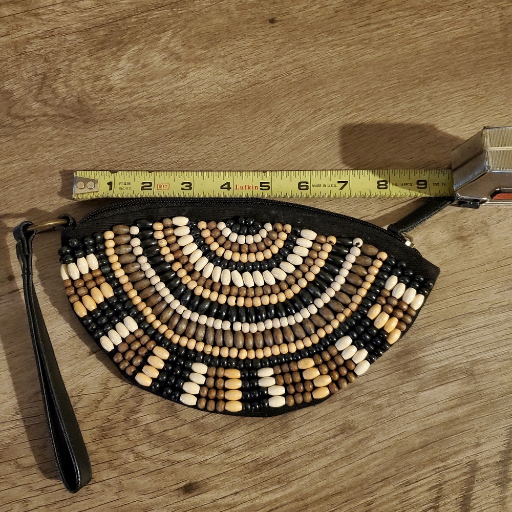 Beaded wristlet